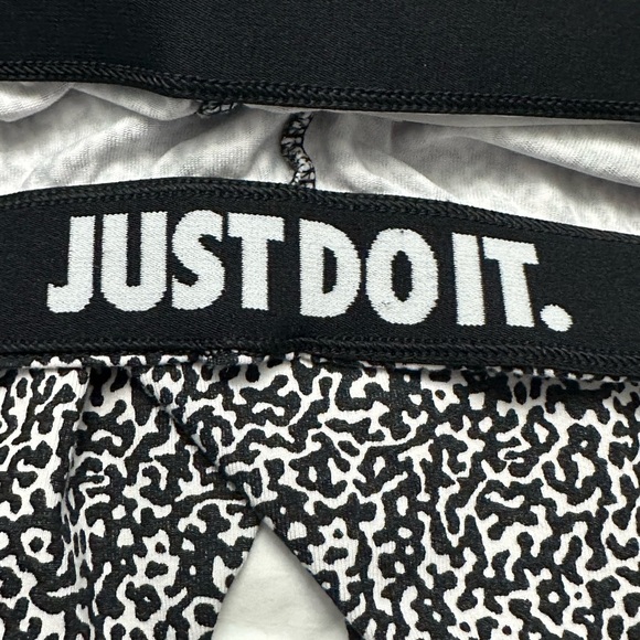 Nike Women's Black & White‎ Speckled Leggings Size Medium - Picture 4 of 6